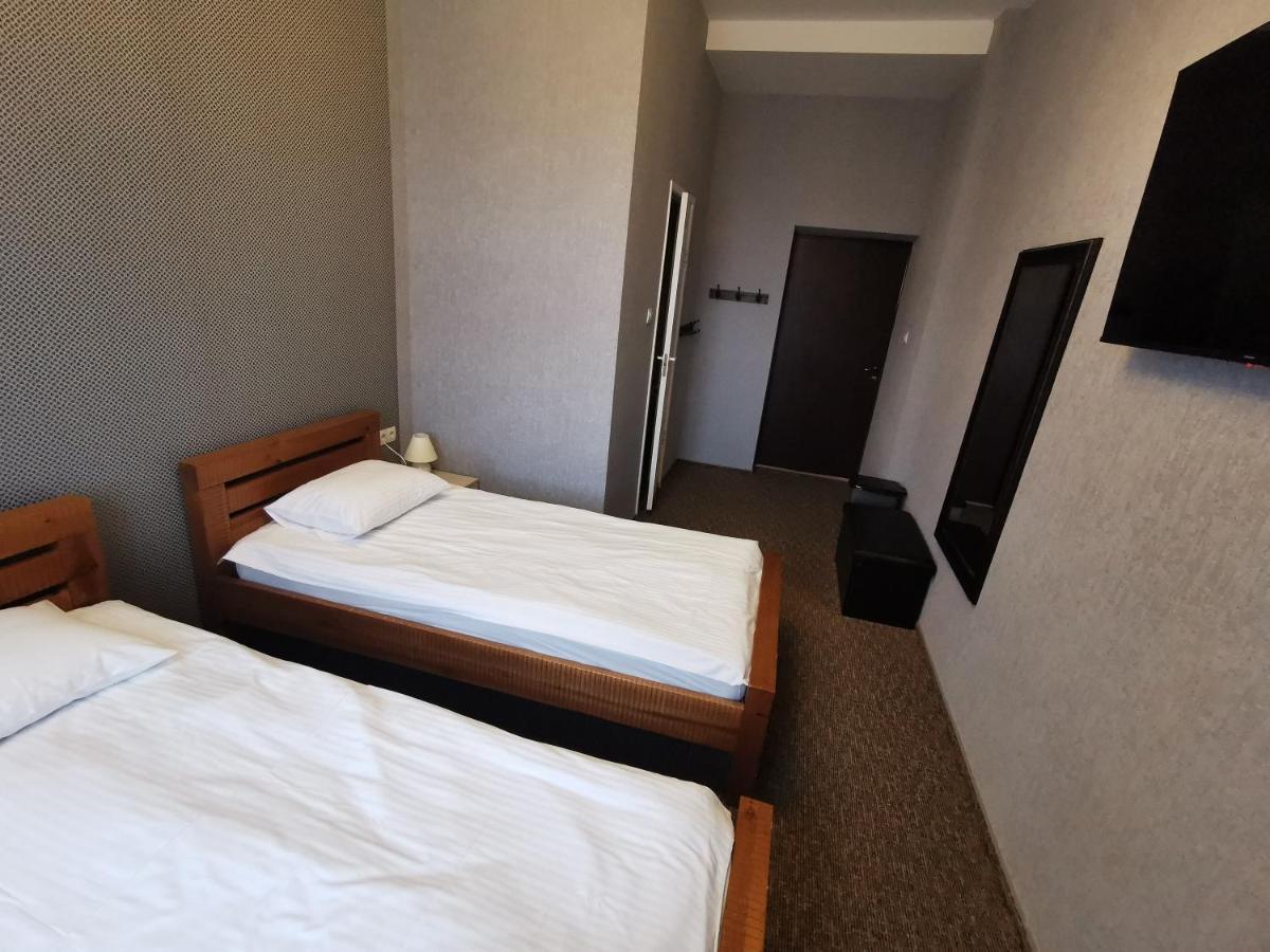 Hotel Karklu Muiza イェルガヴァ エクステリア 写真
