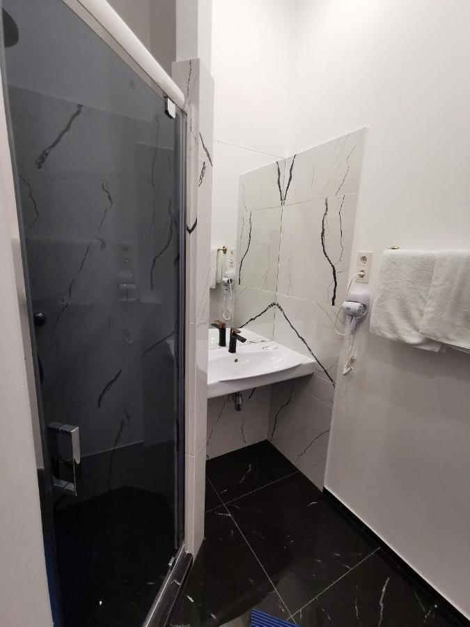 Hotel Karklu Muiza イェルガヴァ エクステリア 写真