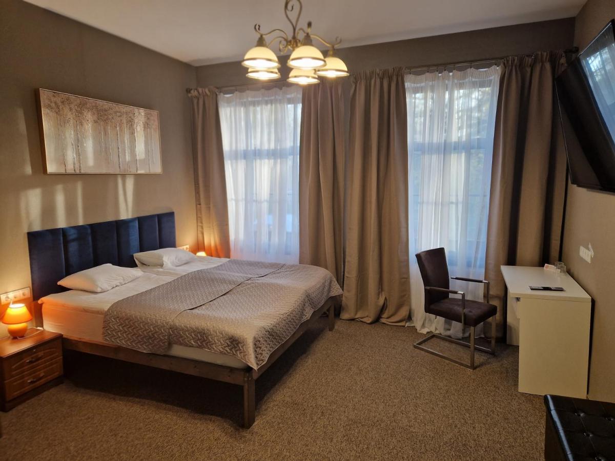 Hotel Karklu Muiza イェルガヴァ エクステリア 写真