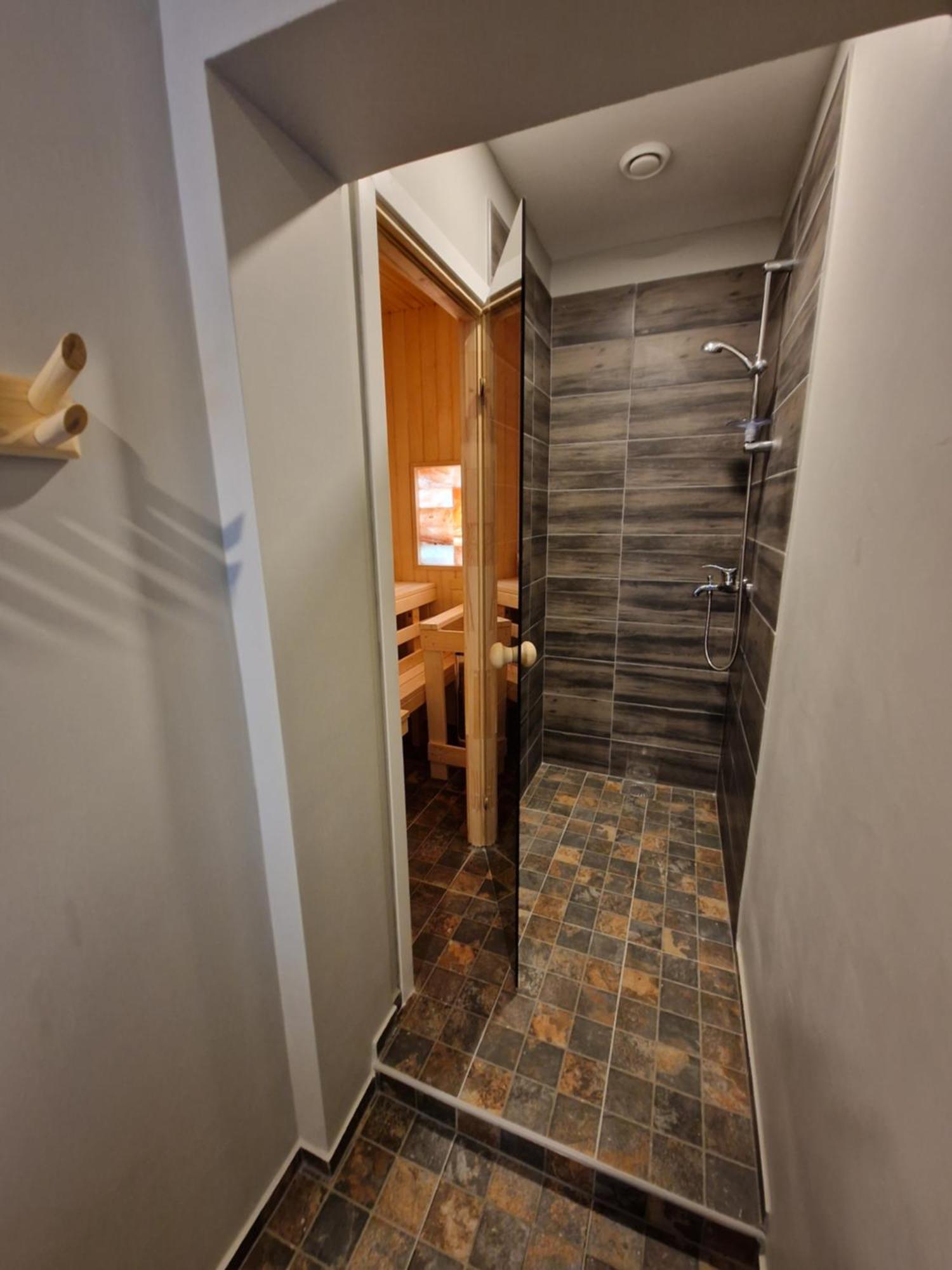 Hotel Karklu Muiza イェルガヴァ エクステリア 写真