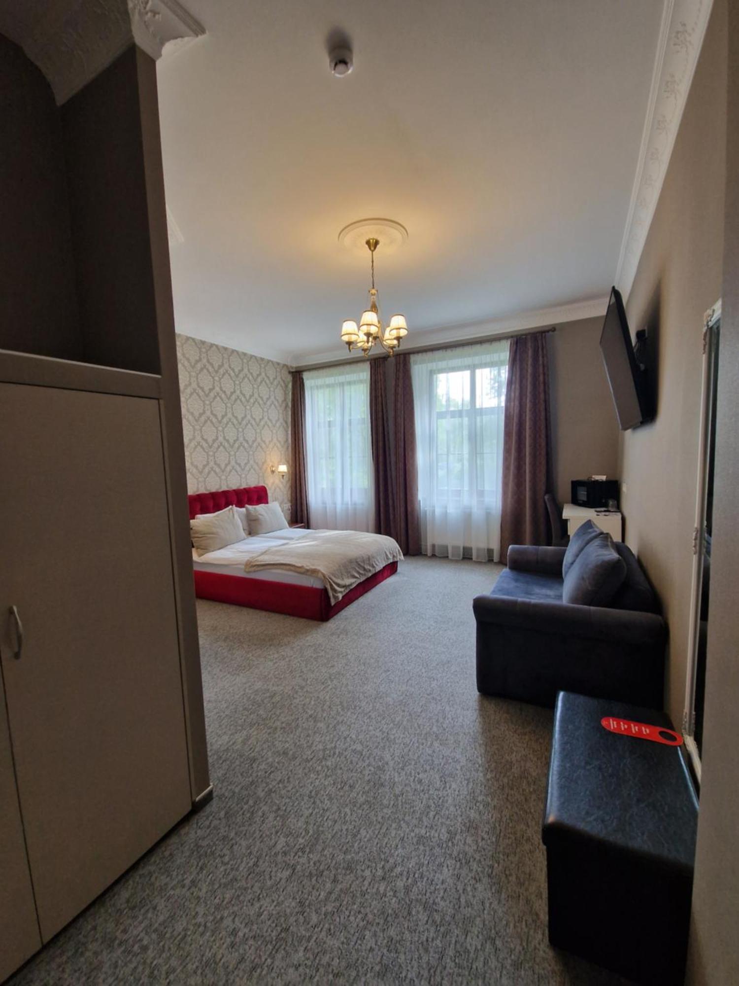 Hotel Karklu Muiza イェルガヴァ エクステリア 写真